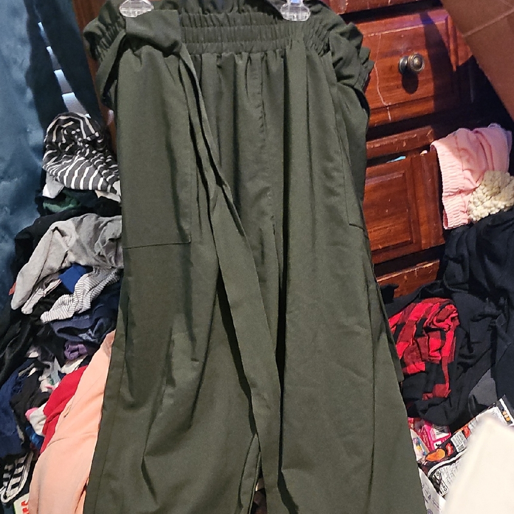 !!.         Womens 22W Green Pants.         .plus